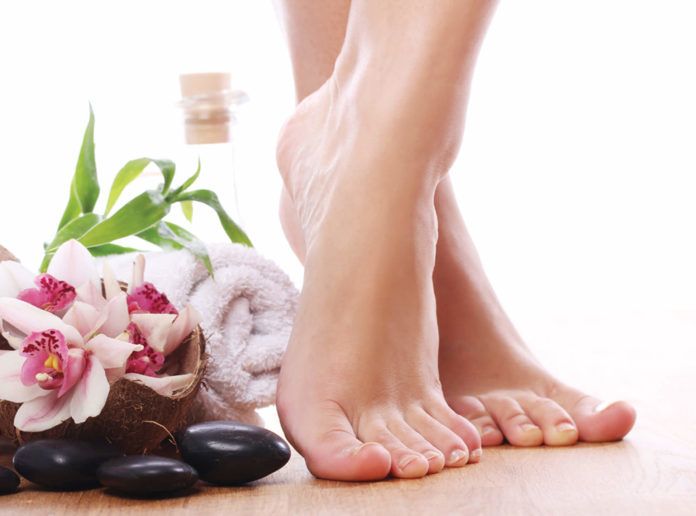Chăm sóc gót chân hồng hào chỉ với vài bước đơn giản