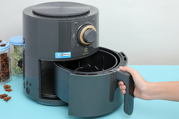 Nồi Chiên Không Dầu Electrolux